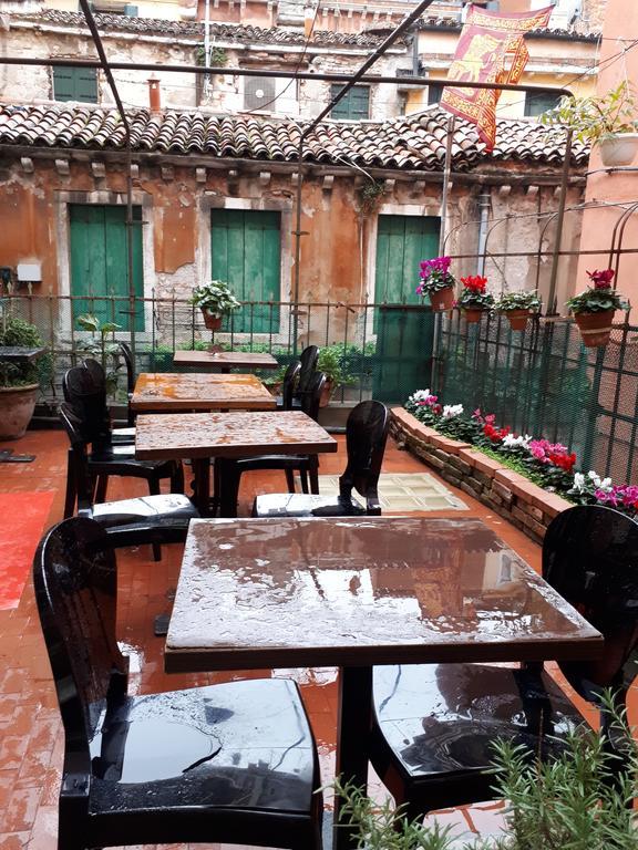Ai Boteri Hostel Venetië Buitenkant foto